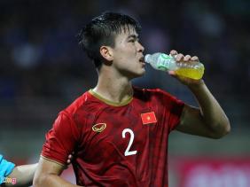 Bên trong chai nước màu vàng của đội tuyển Việt Nam
