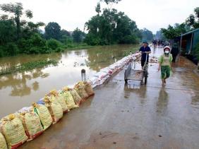 Đê Chương Mỹ sạt lở, Hà Nội công bố tình huống khẩn cấp