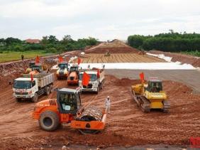 Bảo đảm hoàn thành dự án cao tốc Cam Lộ-La Sơn trước 30/10
