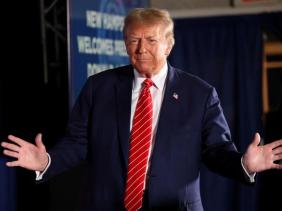 Được hoãn xét xử do lo ngại Covid-19, ông Trump tranh thủ vận động tranh cử