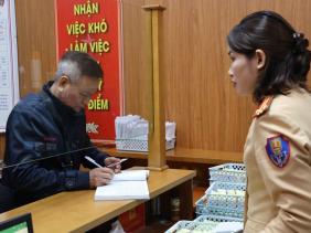 CSGT Hà Nội tăng tốc cấp đổi giấy phép lái xe, in hơn 18.000 phôi GPLX trong một tuần