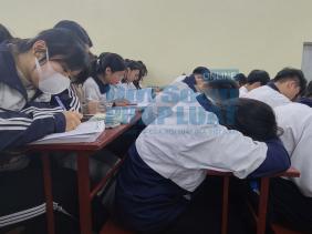 Hà Nội: Mục sở thị cảnh 700 học sinh chui lò luyện thi mong “cá chép hóa rồng” ở huyện Đông Anh