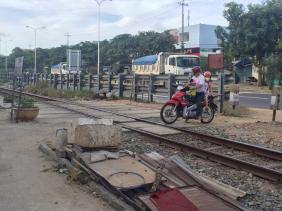 Lào Cai rào, đóng tạm thời lối đi tự mở qua đường sắt