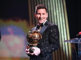 Messi nhận danh hiệu quả bóng vàng