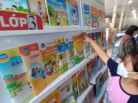 Miễn học phí, cho học sinh mượn sách giáo khoa, được không?