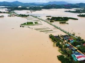 Mưa lớn kéo dài, lũ trên sông ở TP Huế trên mức báo động 3