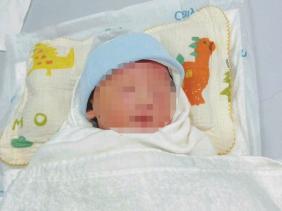 Nhói lòng cảnh bé trai 3 ngày tuổi bị mẹ bỏ rơi tại Trung tâm y tế TP.Phú Quốc