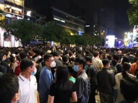 TP Hồ Chí Minh rộn ràng không khí đón năm mới 2023