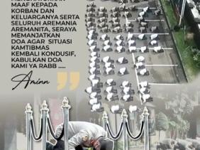 Cảnh sát Indonesia quỳ gối xin lỗi vì thảm kịch khiến 131 người chết