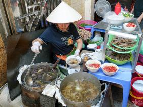Quán bún ngan "chửi" nổi tiếng Hà Nội bị xử phạt vì vệ sinh an toàn thực phẩm