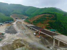 Tháo gỡ khó khăn, loạt dự án giao thông trọng điểm tăng tốc về đích