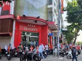 Shark Thủy bị bắt, Apax Leaders tạm dừng hoàn phí cho phụ huynh