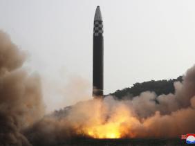 Thử 'tên lửa quái vật', Triều Tiên sẵn sàng đối đầu Mỹ