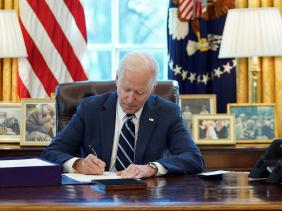 Tổng thống Biden kết thúc nửa đầu nhiệm kỳ, vẫn còn nhiều thách thức ở chặng nước rút