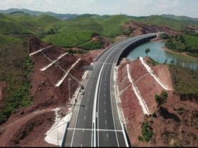 Thông xe cao tốc Vân Đồn - Móng Cái