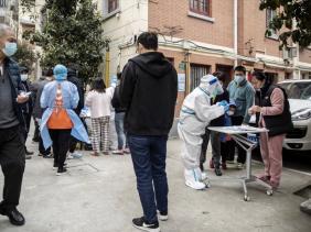 Trung Quốc bùng dịch mạnh, Thượng Hải quyết không phong toả