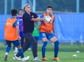 Đội tuyển Việt Nam: HLV Troussier giữ trụ cột