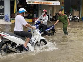 Cần Thơ: Triều cường vượt mốc kỷ lục, cơ quan dự báo và người dân bất ngờ?