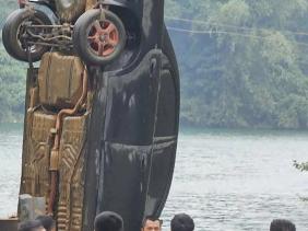 Trục vớt ô tô dưới hồ thủy điện Hòa Bình, phát hiện thi thể nam giới bên trong: Hiện trường có gì?