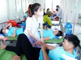 Vụ 71 công nhân nhập viện sau bữa ăn trưa: Bếp ăn không đảm bảo vệ sinh