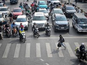 Vượt xe không có tín hiệu báo trước 2025 bị phạt bao nhiêu?