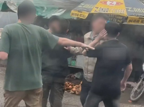 Đình chỉ nhân viên nhà xe xô xát với du khách nước ngoài