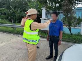 Xử lý tài xế vi phạm nồng độ cồn kịch khung vẫn chở 45 khách trên cao tốc
