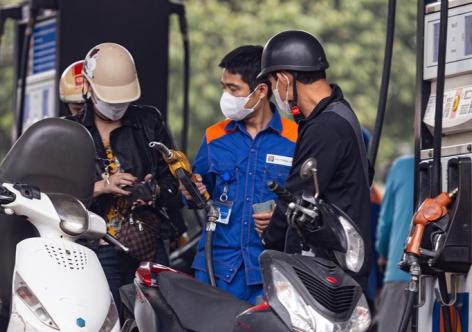 Chiều nay, giá xăng trong nước dự báo tiếp tục tăng, vượt 19.000 đồng/lít