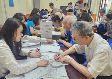 Đang hưởng lương hưu, đi làm thêm có phải đóng BHXH bắt buộc?