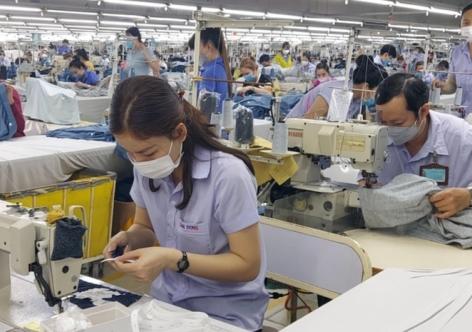 Tổng Liên đoàn Lao động Việt Nam đề xuất 2 phương án tăng lương tối thiểu vùng, thực hiện từ 1/1/2027