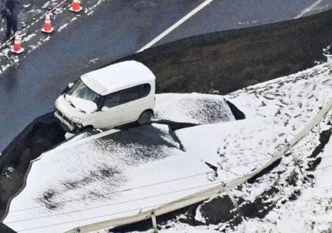 Động đất rất mạnh tại Nhật Bản, sóng thần cao tới 3 mét