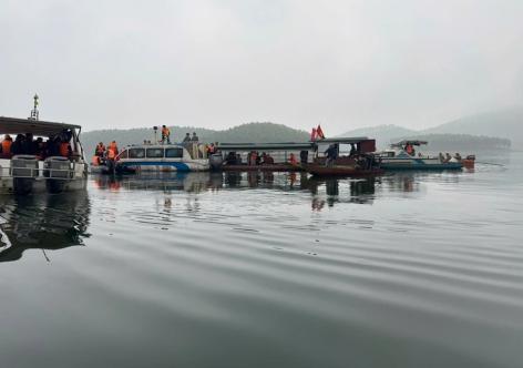 Khẩn trương điều tra nguyên nhân vụ chìm tàu chở khách trên hồ Thác Bà