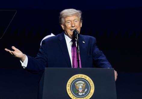 Ông Trump tuyên bố Mỹ gia hạn liên tục bắn, duy trì phong tỏa hàng hải Iran