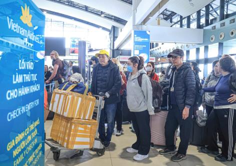 "Cháy vé" nhiều đường bay Tết từ TPHCM đi miền Trung, miền Bắc