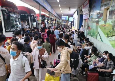 Vé xe, tàu đồng loạt giảm mạnh sau khi điều chỉnh giá xăng dầu