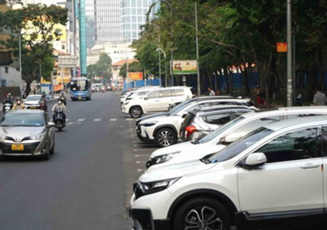Hà Nội "chốt" tăng phí sử dụng tạm thời vỉa hè lòng đường để trông xe, cao nhất 400.000 đồng/m2/tháng
