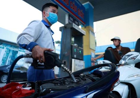 Giá xăng dầu tăng, khuyến khích người dân đi chung xe, làm việc từ xa