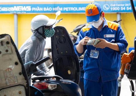 Giá xăng dầu đồng loạt 'bốc đầu', tăng mạnh nhất hơn 7.000 đồng/lít