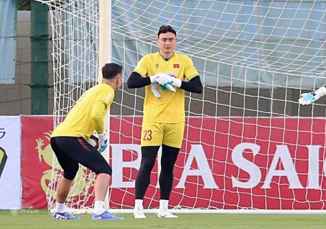 HLV Kim Sang-sik gọi 5 thủ môn chuẩn bị cho trận gặp Malaysia