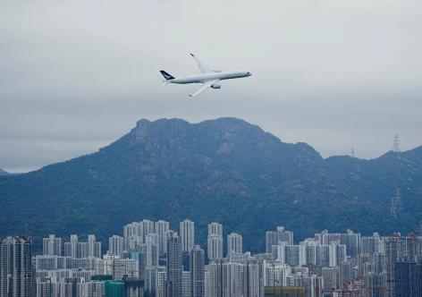 Nhiều hãng hàng không châu Á tăng giá vé, điều chỉnh lịch bay