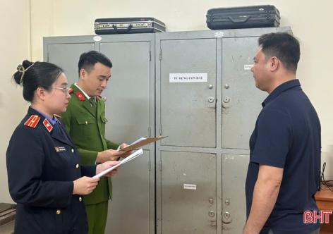 Khởi tố người đàn ông 'khóa đầu, khóa đuôi' xe ngày mùng 2 Tết