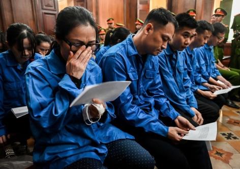 Giả phiếu kiểm nghiệm kẹo Kera, sữa Hiup, 100 bị cáo lĩnh án