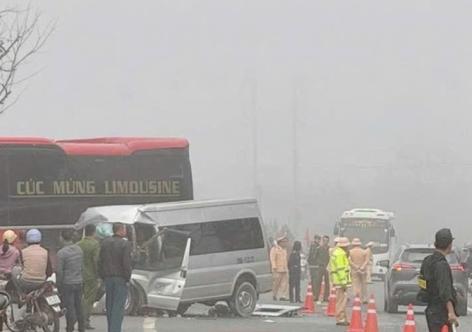 Hiện trường vụ tai nạn xe khách ở Lạng Sơn, 6 người thương vong