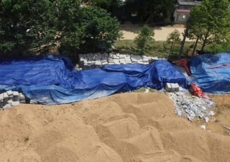 Vụ hơn 200 tấn xi măng làm đường nông thôn "hóa đá" ở Hà Tĩnh: Lãnh đạo tỉnh chỉ đạo "nóng"
