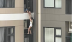 Hà Nội: Cô gái trèo qua lan can tầng 7 chung cư rồi rơi xuống đất