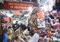 Giá thuê sạp chợ Đại Quang Minh: Tiểu thương nói cao, 'chủ chợ' bảo thấp