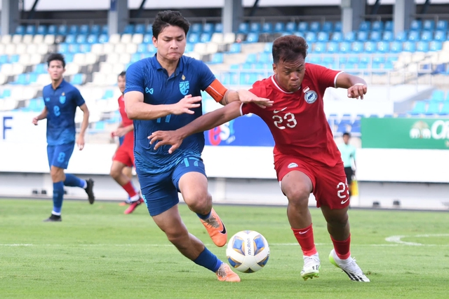 Đội tuyển U23 Singapore (đỏ) để thua U23 Thái Lan trong trận giao hữu gần nhất. Ảnh: FAT