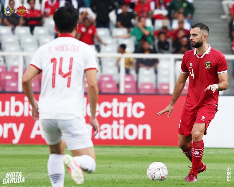 Jordi Amat - cầu thủ được định giá cao nhất tại AFF Cup 2022, thể hiện đúng đẳng cấp của người từng thi đấu đỉnh cao tại LaLiga, Premier League. Ảnh: PSSI