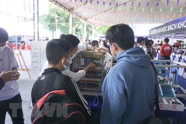 TP.HCM: Luong thi sinh xet tuyen som o nhieu truong DH giam manh hinh anh 2