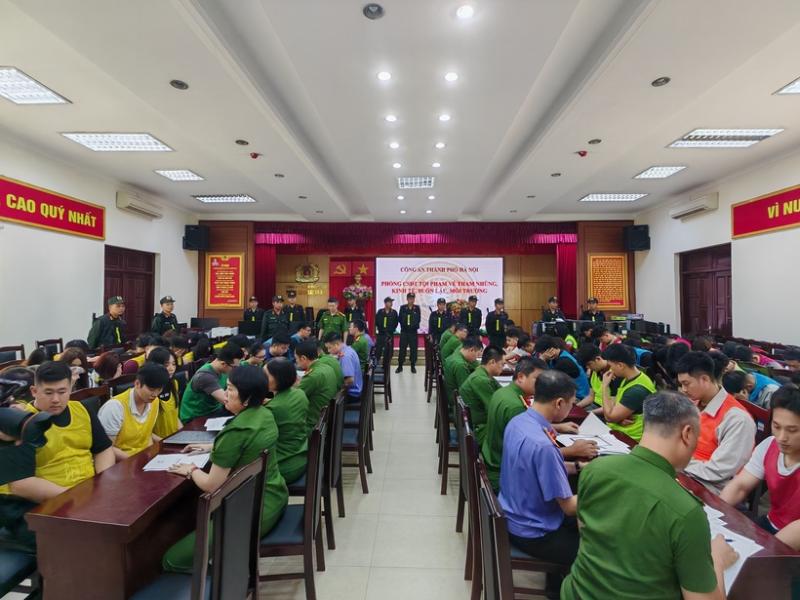 Các đối tượng tại cơ quan công an.